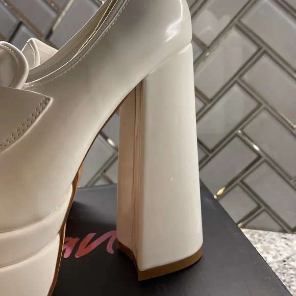 White Platform High Heel Loafers 🤍 - Picture 4 of 7